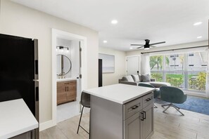 Interior - Coral Ridge Suites #2 - Heated Pool, Beach Gear (Fort Lauderdale)