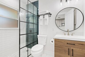 Shower, hair dryer, towels, soap - Coral Ridge Suites #2 - Heated Pool, Beach Gear (Fort Lauderdale)