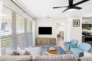 TV - Coral Ridge Suites #2 - Heated Pool, Beach Gear (Fort Lauderdale)