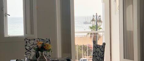 Comfort-huoneisto, valtamerinäköala | Ruokailu