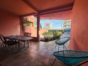 Outdoor dining - T3 in Argelès-sur-Mer: Terrace and Parking Near the Beach (Argelès-sur-Mer)