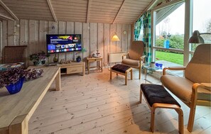 Smart TV - 3 bedroom lovely home in Hejls (Hejls)