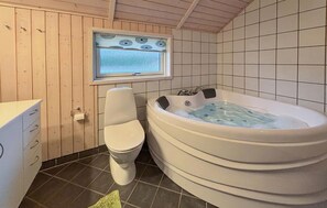 Shower - 3 bedroom lovely home in Hejls (Hejls)