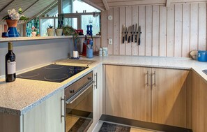 Fridge, oven, stovetop, dishwasher - 3 bedroom lovely home in Hejls (Hejls)