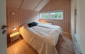 Travel crib, free WiFi - 3 bedroom lovely home in Hejls (Hejls)