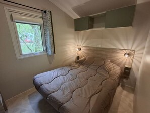 3 bedrooms, free WiFi - Mobile home 33m², 3 bedrooms, terrace (Isle-et-Bardais)