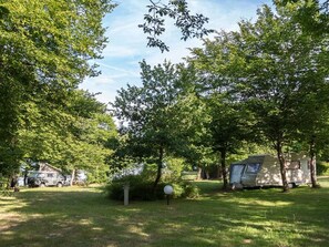 Property grounds - Mobile home 33m², 3 bedrooms, terrace (Isle-et-Bardais)