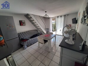 Interior - Lodge for 5/6 people with terraces and parking, 700m from beach (Valras-Plage)