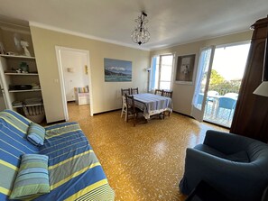 TV - Bright villa for 5 people with terrace and private garden at Racou (Argelès-sur-Mer)