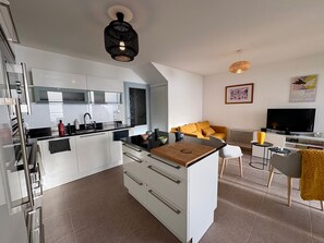 Fridge, microwave, oven, stovetop - Modern duplex for 5, ocean view, with wifi (Saint-Hilaire-de-Riez)
