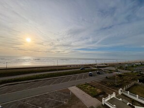 On the beach - Modern duplex for 5, ocean view, with wifi (Saint-Hilaire-de-Riez)