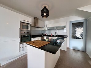 Fridge, microwave, oven, stovetop - Modern duplex for 5, ocean view, with wifi (Saint-Hilaire-de-Riez)