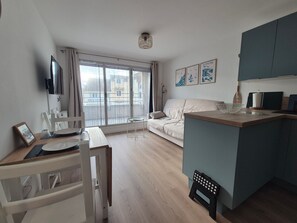 TV - New Comfortable Apartment with Parking, 4 People (Fort-Mahon-Plage)