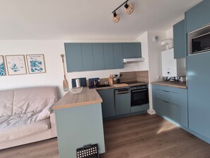 Fridge, microwave, oven, stovetop - New Comfortable Apartment with Parking, 4 People (Fort-Mahon-Plage)