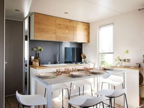 Dining - Spacious Mobile Home for 6 with Terrace (Saint-Jean-de-Monts)
