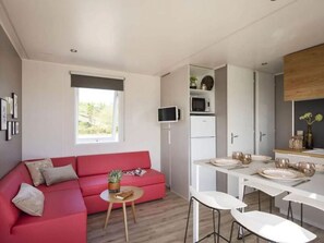 TV - Spacious Mobile Home for 6 with Terrace (Saint-Jean-de-Monts)