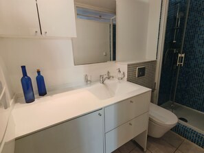 Bathroom - Charming apartment in Port-Vendres, port view. Ideal for seaside holidays (Port-Vendres)