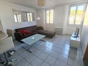 TV - Charming apartment in Port-Vendres, port view. Ideal for seaside holidays (Port-Vendres)