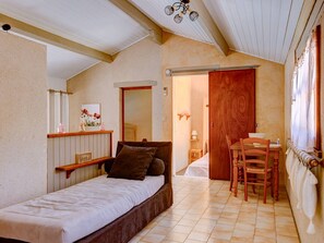 2 bedrooms, free WiFi - Cottage for 4, large terrace and garden (Gourdon)