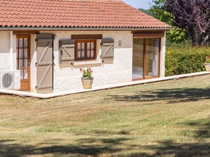 Exterior detail - Cottage for 4, large terrace and garden (Gourdon)