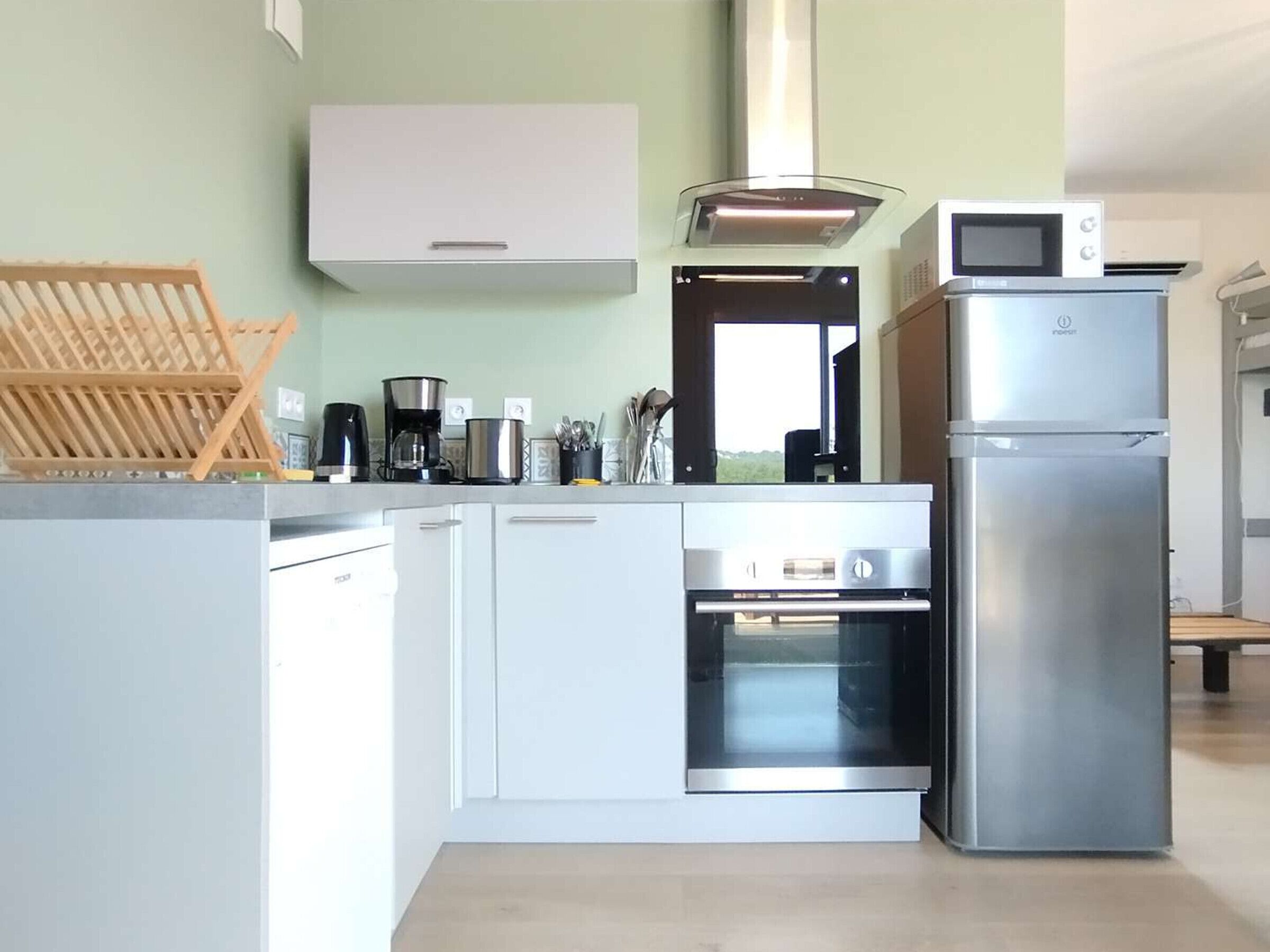 Frigorifero, microonde, forno, lavastoviglie