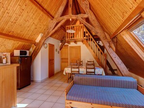 Interior - 2* Cottage with shared pool and rustic charm in nature (Gourdon)