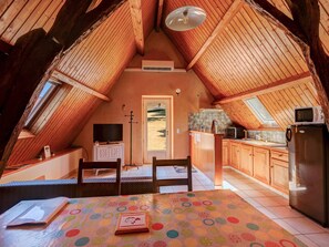 Interior - 2* Cottage with shared pool and rustic charm in nature (Gourdon)