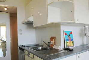 Fridge, microwave, stovetop, toaster - Eco 2-room Apartment in the Sun (Cap d'Agde)