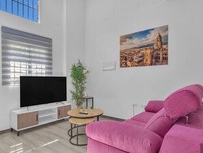 TV - Modern Apartment in Málaga (Málaga)