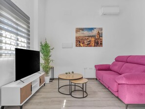 TV - Modern Apartment in Málaga (Málaga)