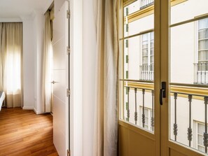 Interior - Modern Apartment in Malaga with Wi-Fi near Plaza de la Merced (Málaga)