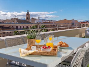Outdoor dining - Exclusive Penthouse with Large Terrace in Malaga (Málaga)