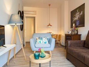 TV - Elegant apartment in Malaga city center, close to the beach (Málaga)
