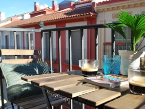 Outdoor dining - Elegant apartment in Malaga city center, close to the beach (Málaga)
