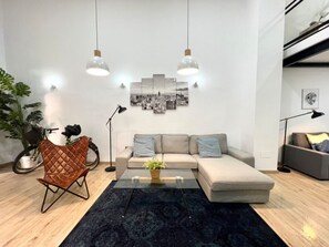 TV - Elegant duplex in central Malaga, near the beach (Málaga)