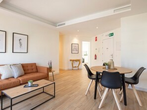 Dining - Ideal Apartment, Malaga Center, 2 Bedrooms, Air Conditioning (Málaga)