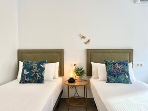 2 bedrooms, Internet - Bright apartment at Malagueta beach with private terrace (Málaga)