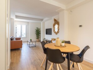 Dining - Spacious apartment in Malaga near Picasso Museum (Málaga)