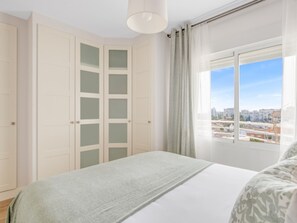 2 bedrooms, Internet - Torremolinos: Family relaxation with a lovely terrace. (Torremolinos)