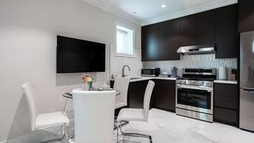 Coffee/tea maker, fridge, microwave, oven
