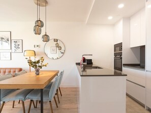 Dining - Modern apartment with pool and coworking in Málaga (Málaga)