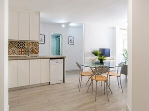 Dining - Modern apartment 5 mins from El Palo Beach, close to Málaga center (Málaga)