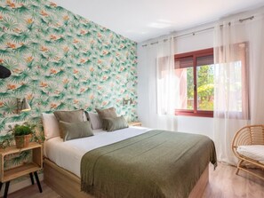 2 bedrooms, Internet - Elegant Marbella Apartment with Direct Pool Access and Parking (Marbella)