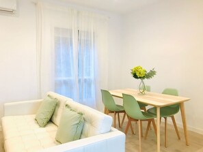 TV - Modern apartment in Málaga with 2 bedrooms (Málaga)
