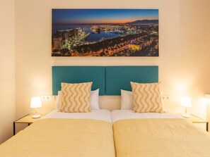 2 bedrooms, Internet - Beachfront apartment in Málaga, perfect for families and couples (Málaga)