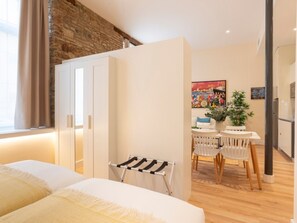2 bedrooms, Internet - Beachfront apartment in Málaga, perfect for families and couples (Málaga)