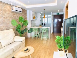 TV - Bright and quiet apartment in Málaga, close to the center (Málaga)