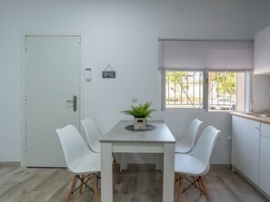 Dining - Modern Apartment near Malaga Beaches (Málaga)