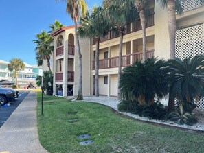 Exterior - 1-bedroom condo on Navarre Beach with private beach access, pier, and pavilion. (Navarre)