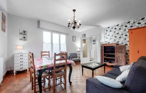 TV, DVD player - 3 bedroom amazing home in Cancale (Cancale)